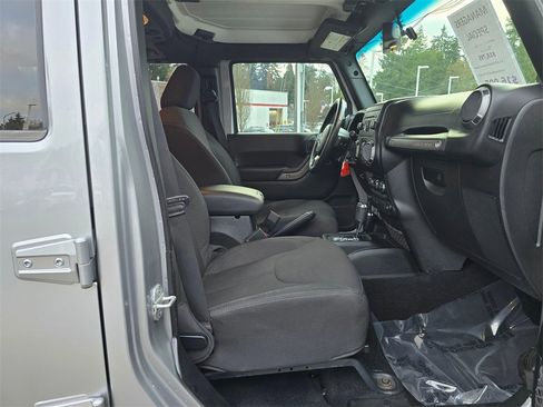 Used 2013 Jeep Wrangler Unlimited Sport image 10