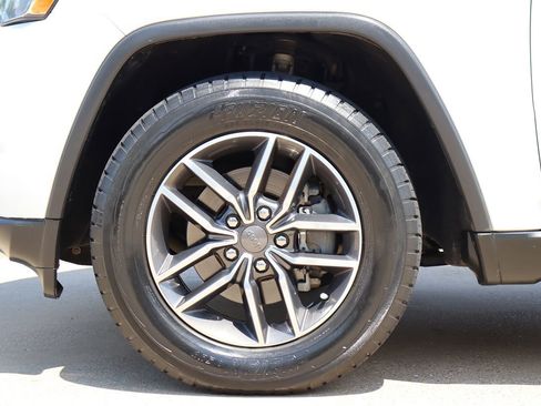 Used 2019 Jeep Grand Cherokee Limited image 53