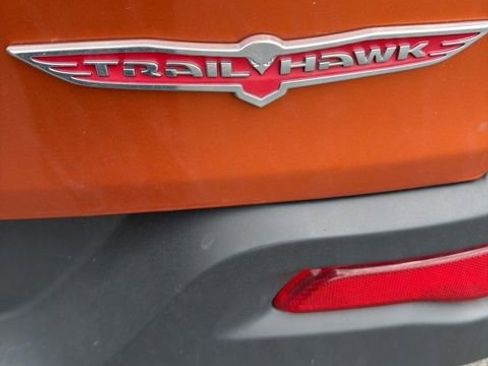 Used 2016 Jeep Cherokee Trailhawk w/ Comfort/Convenience Group AWD/4WD image 4