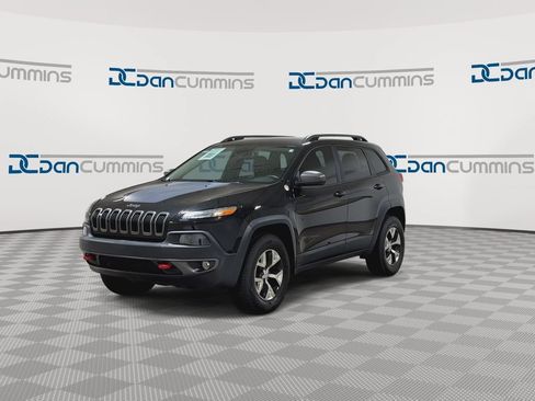 Used 2016 Jeep Cherokee Trailhawk AWD/4WD image 5
