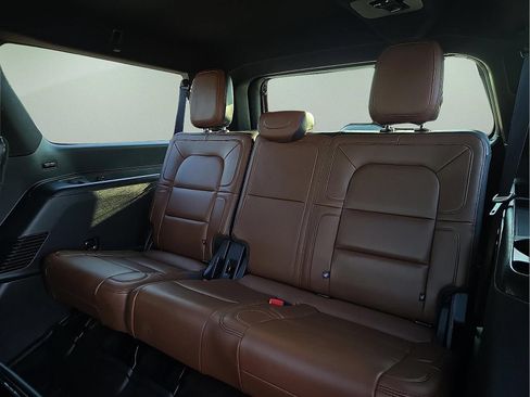 Used 2023 Lincoln Navigator L Reserve AWD/4WD image 10