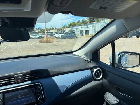Used 2025 Nissan Versa SV FWD image 33