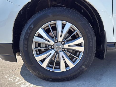 Used 2020 Nissan Pathfinder S image 3