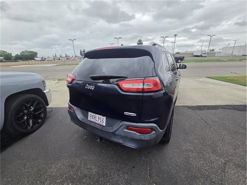 Used 2016 Jeep Cherokee Latitude w/ Comfort/Convenience Group FWD image 5