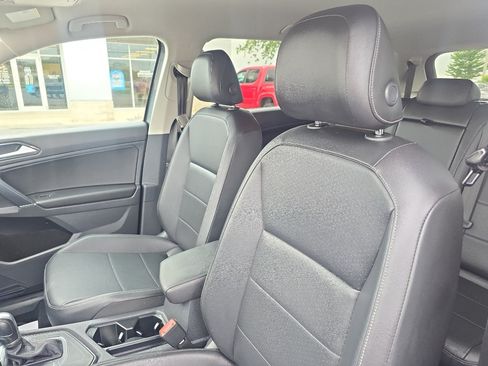 Used 2018 Volkswagen Tiguan SE FWD image 11