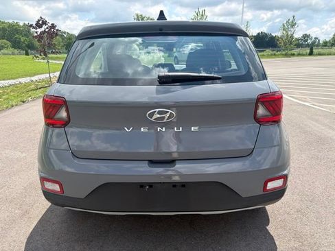 Used 2021 Hyundai Venue SE FWD image 8