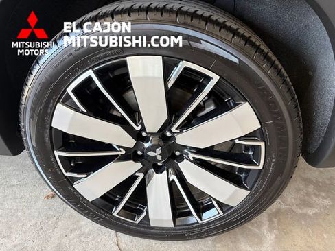 Used 2025 Mitsubishi Outlander SE FWD image 6