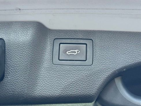 Used 2018 Hyundai Santa Fe Sport w/ 2.4L Tech Package 04 FWD image 19