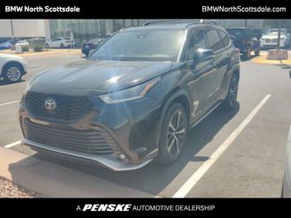 Used 2022 Toyota Highlander XSE FWD video 1