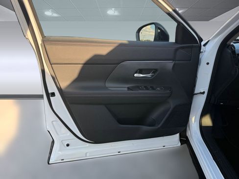 New 2026 Nissan Kicks SR FWD image 21