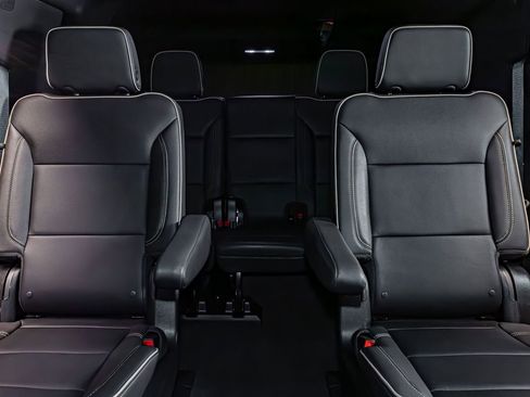 Used 2024 GMC Yukon XL SLT w/ SLT Luxury Package image 23