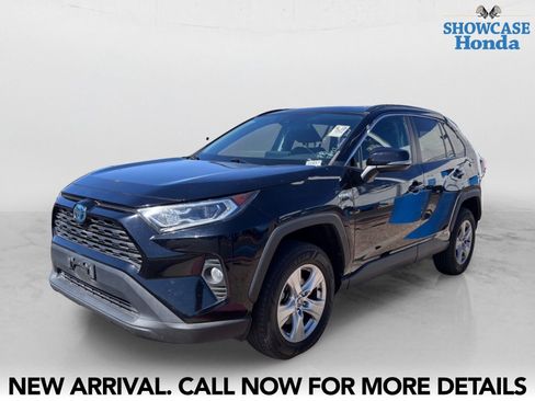 Used 2021 Toyota RAV4 XLE AWD/4WD image 2