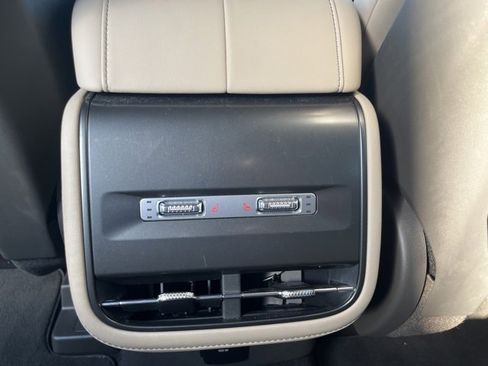 Used 2024 Lincoln Nautilus Premier w/ Equipment Group 102A image 10