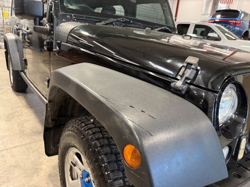Used 2017 Jeep Wrangler Unlimited Sport AWD/4WD image 3