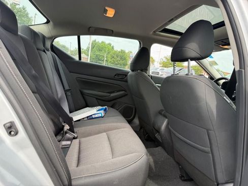 Used 2023 Nissan Altima 2.5 SV FWD image 11
