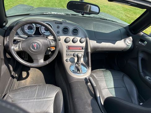 Used 2007 Pontiac Solstice Convertible w/ Premium Package image 8