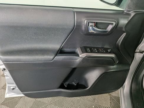 Used 2021 Toyota Tacoma TRD Off-Road image 15