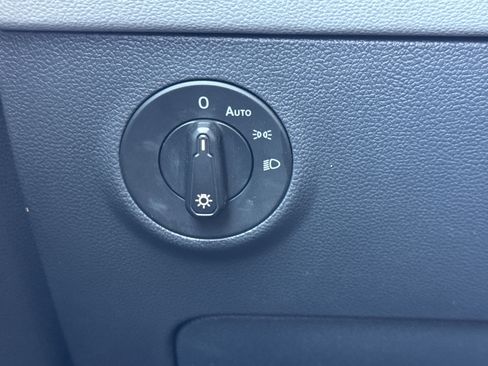 Used 2024 Volkswagen Taos SE image 14