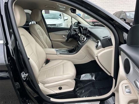 Used 2022 Mercedes-Benz GLC 300 4MATIC image 26