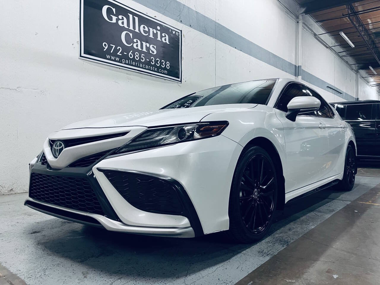 Used 2021 Toyota Camry XSE FWD image 2