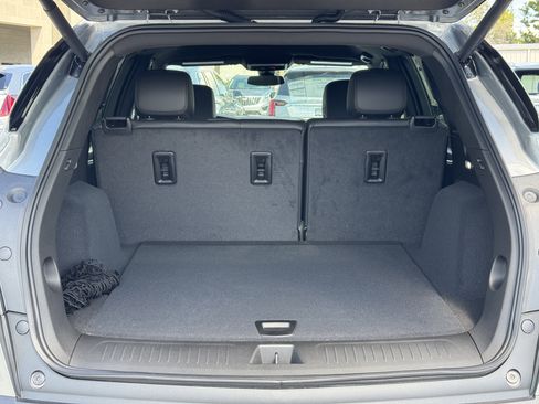 New 2025 Cadillac XT5 Luxury image 11