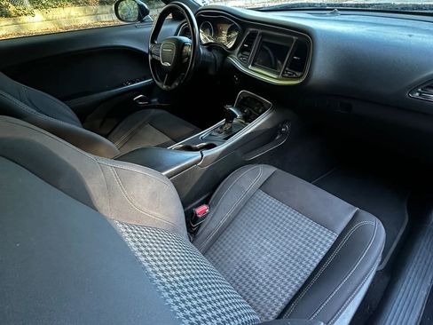 Used 2019 Dodge Challenger SXT image 21