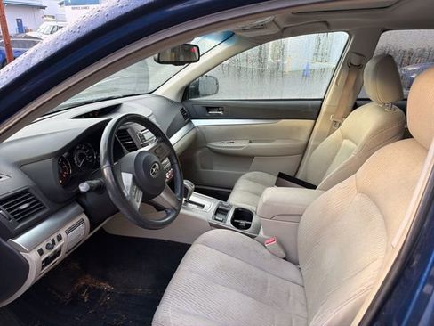 Used 2010 Subaru Outback 2.5i Premium image 4