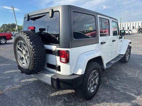 Used 2015 Jeep Wrangler Unlimited Sahara w/ Connectivity Group AWD/4WD image 2