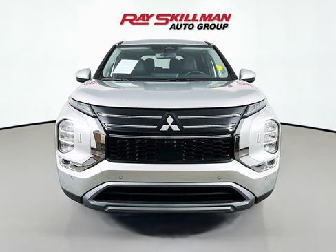 Used 2025 Mitsubishi Outlander SE image 2