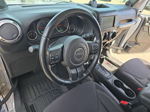 Used 2013 Jeep Wrangler Unlimited Sahara w/ Dual Top Group AWD/4WD image 14