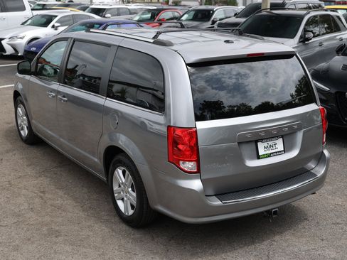 Used 2018 Dodge Grand Caravan SXT FWD image 8