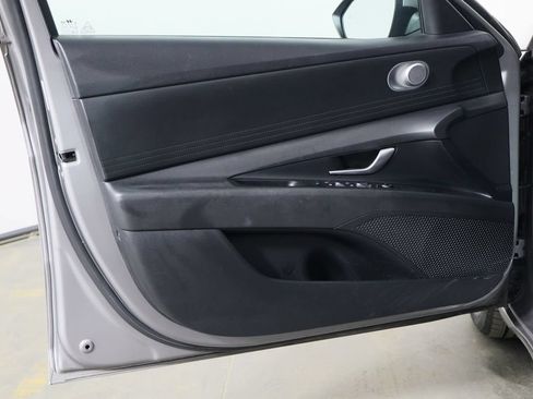 Used 2022 Hyundai Elantra Blue FWD image 19