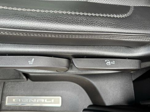 Used 2023 GMC Yukon Denali w/ LPO, Floor Liner Package AWD/4WD image 10
