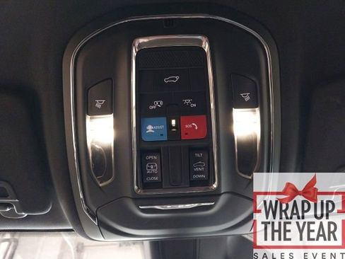 Used 2024 Jeep Grand Cherokee Altitude image 19