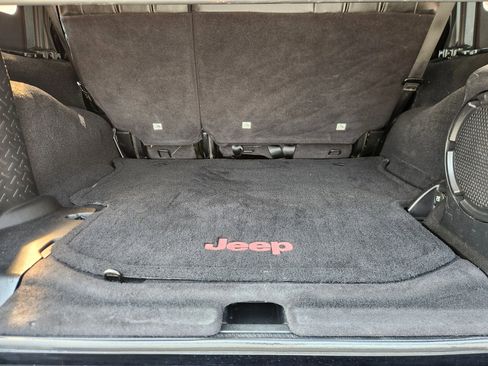 Used 2012 Jeep Wrangler Unlimited Sahara image 37