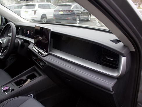 New 2026 Volkswagen Tiguan SE image 32