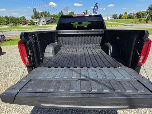 Used 2025 GMC Sierra 1500 SLT AWD/4WD image 5