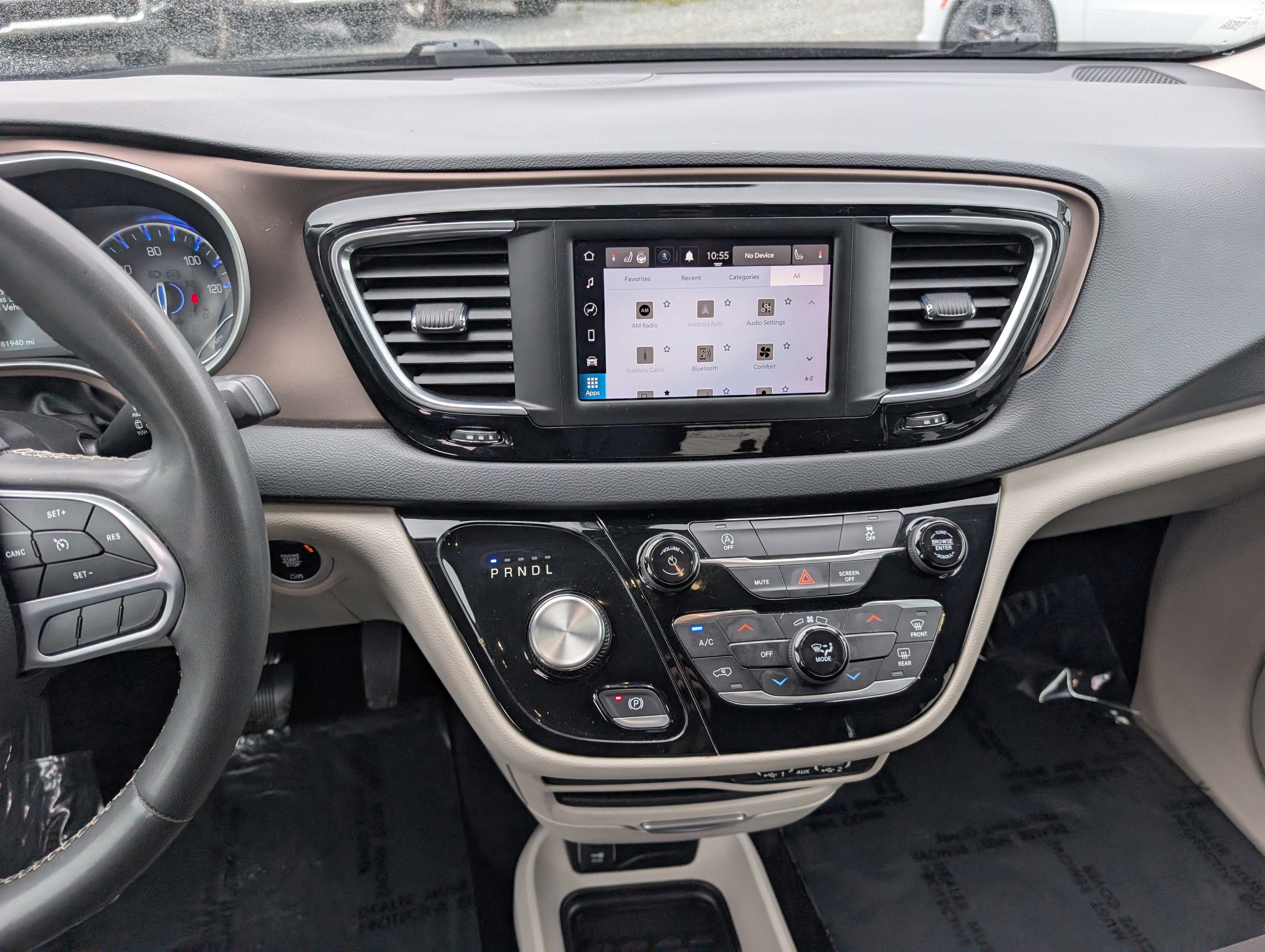 Used 2023 Chrysler Voyager LX FWD image 19
