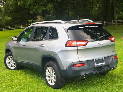 Used 2016 Jeep Cherokee Latitude w/ Comfort/Convenience Group AWD/4WD image 4