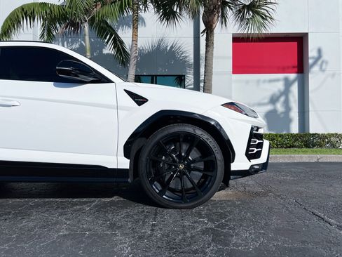 Used 2021 Lamborghini Urus AWD/4WD image 13