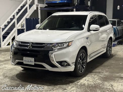 Used 2018 Mitsubishi Outlander SEL AWD/4WD image 4
