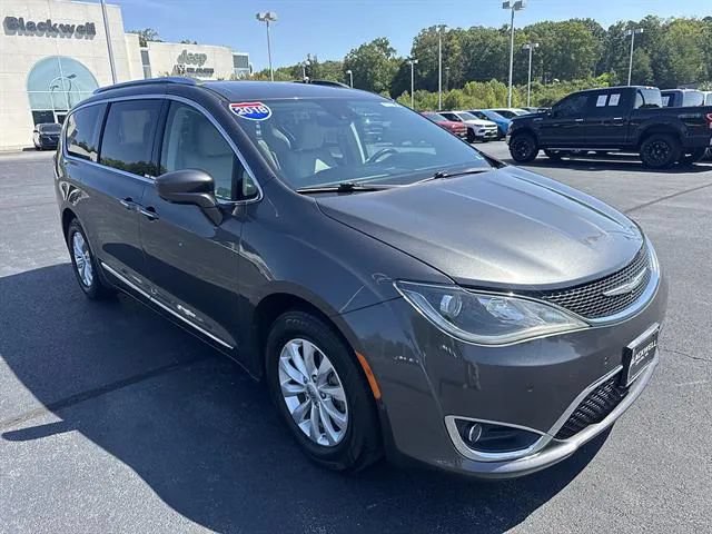 Used 2018 Chrysler Pacifica Touring-L Plus w/ Advanced Safetytec Group FWD image 1