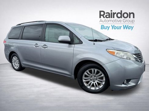 Used 2012 Toyota Sienna XLE FWD image 1