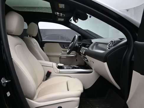Used 2021 Mercedes-Benz GLA 250 4MATIC image 29