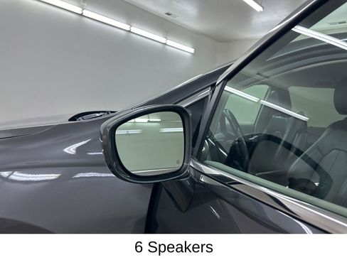 Used 2020 Chrysler Pacifica Touring-L image 17