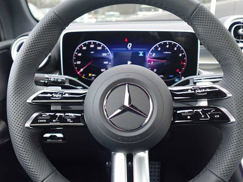 Used 2026 Mercedes-Benz GLC 300 4MATIC image 23