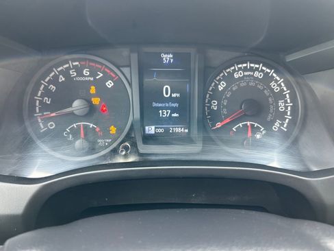 Certified 2022 Toyota Tacoma SR AWD/4WD image 10
