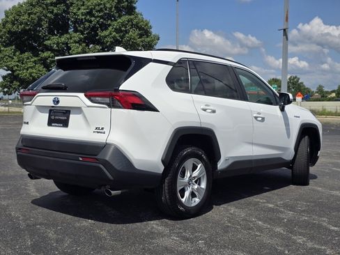 Certified 2019 Toyota RAV4 XLE w/ Convenience Package AWD/4WD image 16