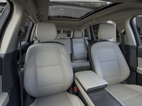 New 2026 Lincoln Nautilus Premier w/ Equipment Group 102A AWD/4WD image 10