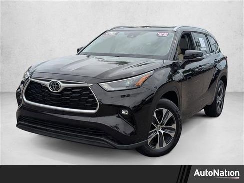 Used 2022 Toyota Highlander XLE image 1